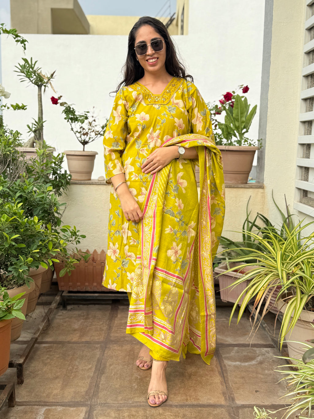 Tvesa – Embellished Vertican Silk Suit Set