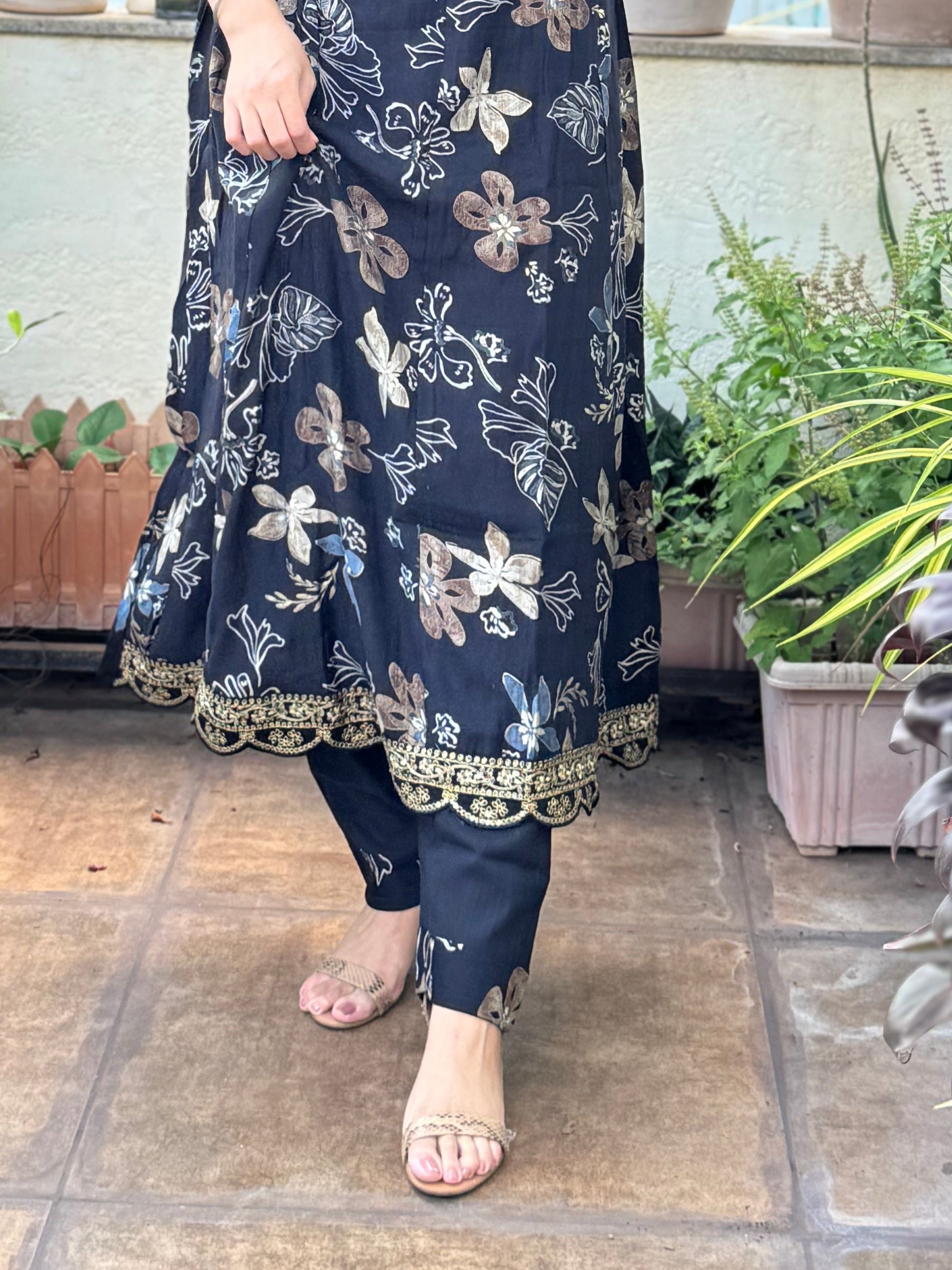 Tanirika – Black Printed Gher 3-piece Suit